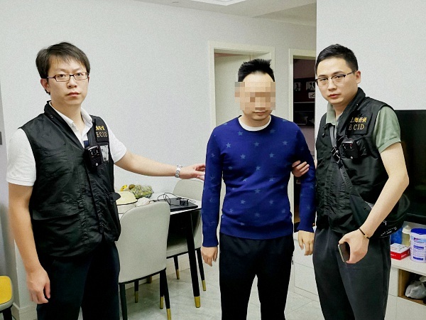 在线配资杠杆_场外配资犯罪团伙_非法操控证券市场