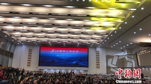 中国原油期货上市首日开门红 个人投资门槛50万元