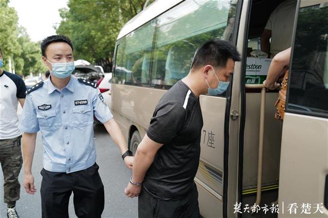 虚假股票平台诈骗_免费配资_武汉警方破获特大诈骗案